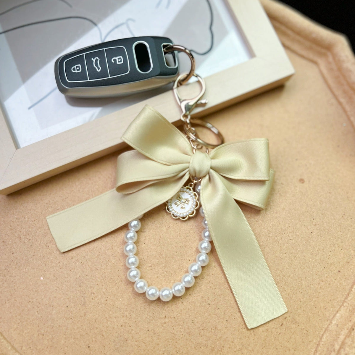 Bow Pearl Metal Keychains Decoration