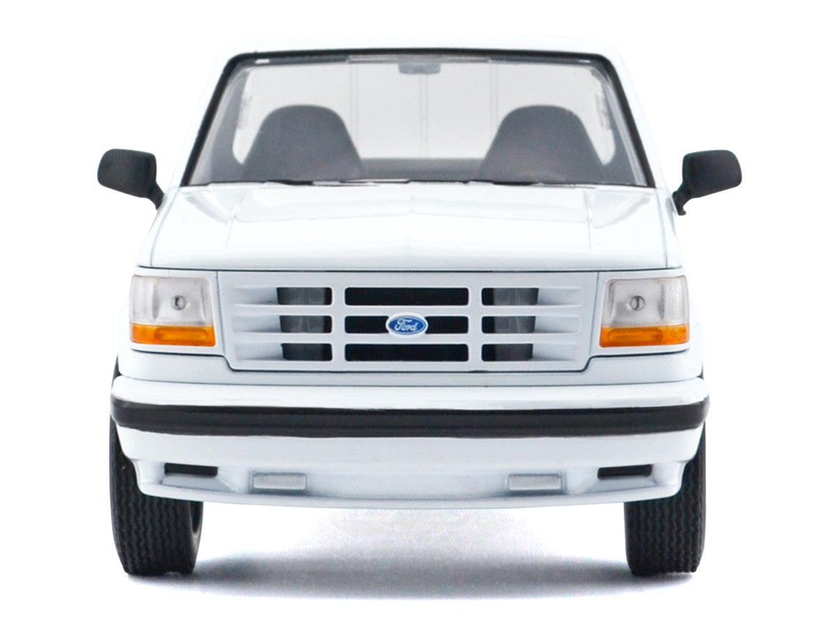 1993 Ford F-150 SVT Lightning Pickup Truck White "Maxx Design" Series 1/24 Diecast Model Car by Motormax