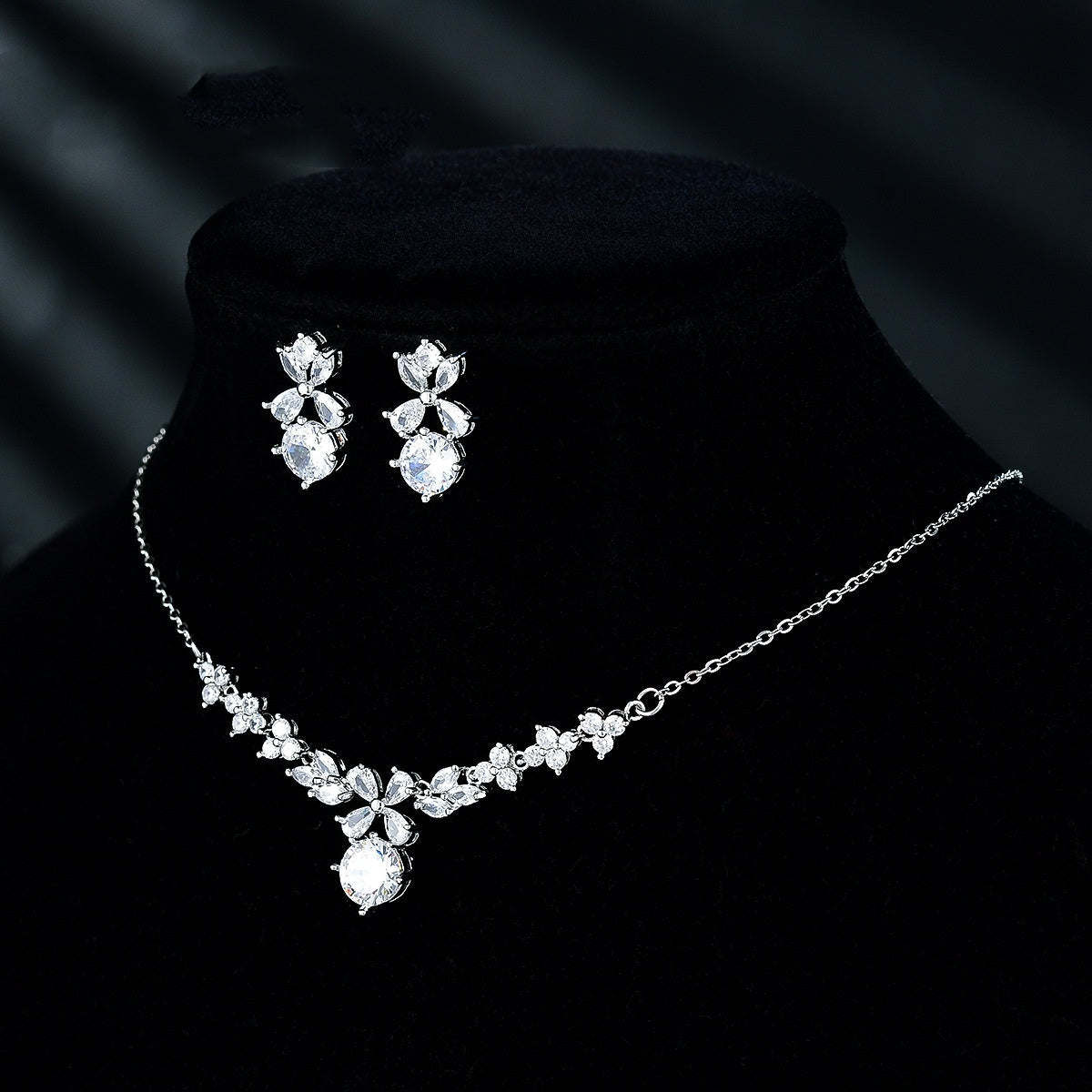 New Women's Ornament Bridal Necklace Earrings Jewelry Suit