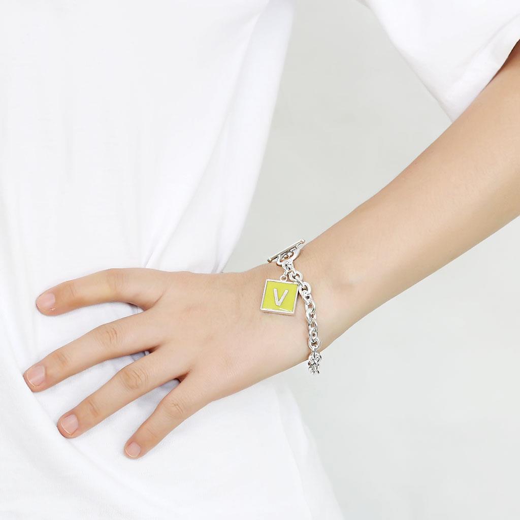 LO4643 - High-Polished Brass Bracelet with Epoxy in Emerald
