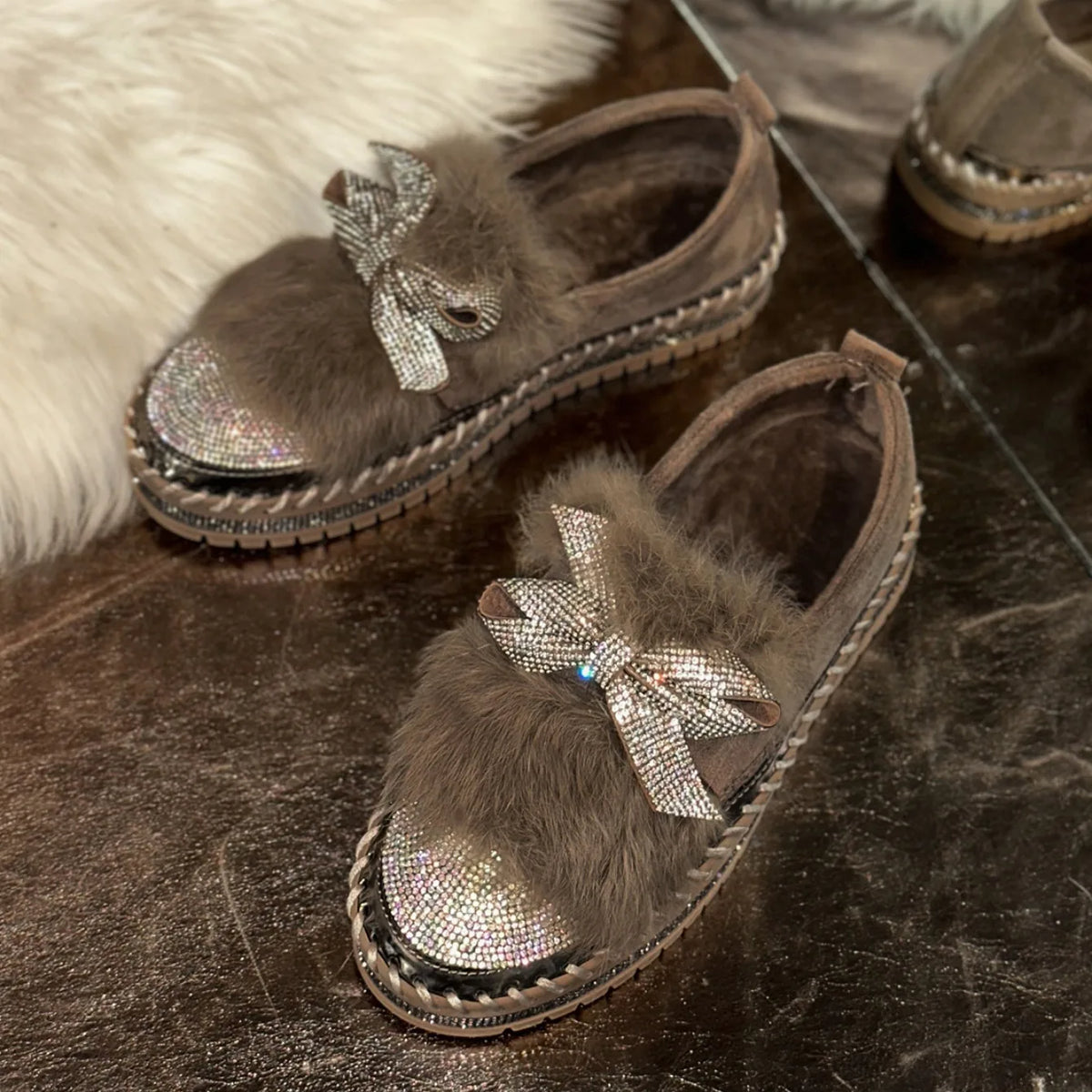 Trend Women Sneakers Furry Crystal Bow Women Casual Shoes Flat Platform Loafers Short Plush Warm Autumn Winter Sneakers Woman