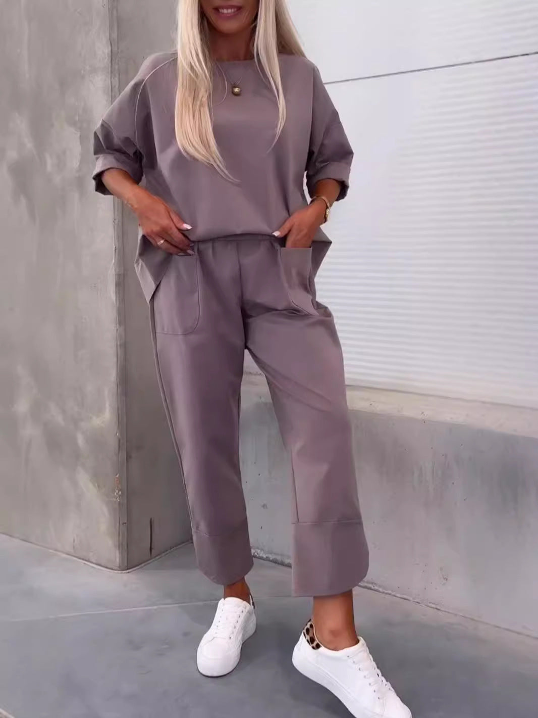 Two-piece Solid Color Round Neck Cropped Pants Set