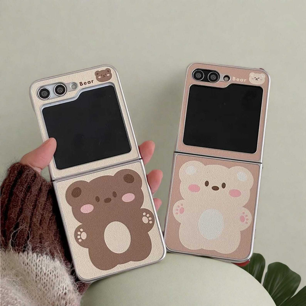Cartoon Bear Bracelet Phone Case for Samsung Galaxy Z Flip 3 4 5 6 Shockproof Back Cover with Cute Charm
