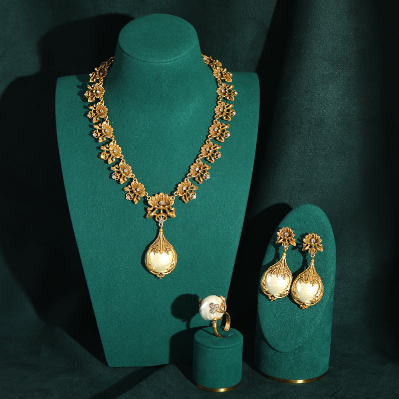 Personality Trendy Brass Baroque Pearl Necklace