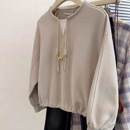 Large size fake two-piece hatless short sweatshirt for women in early autumn 2025 new loose and chic slim long-sleeved top