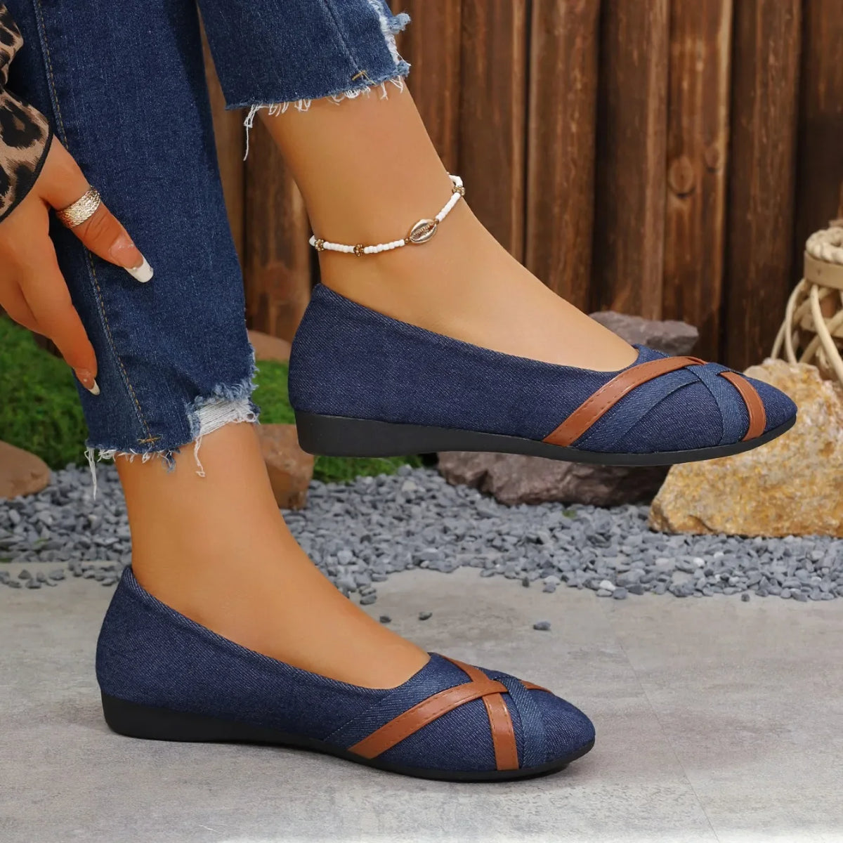 2025 Spring and Autumn New Fashionable Breathable Comfortable Flat Shoes Anti slip Large Women's Shoes Casual Shoes