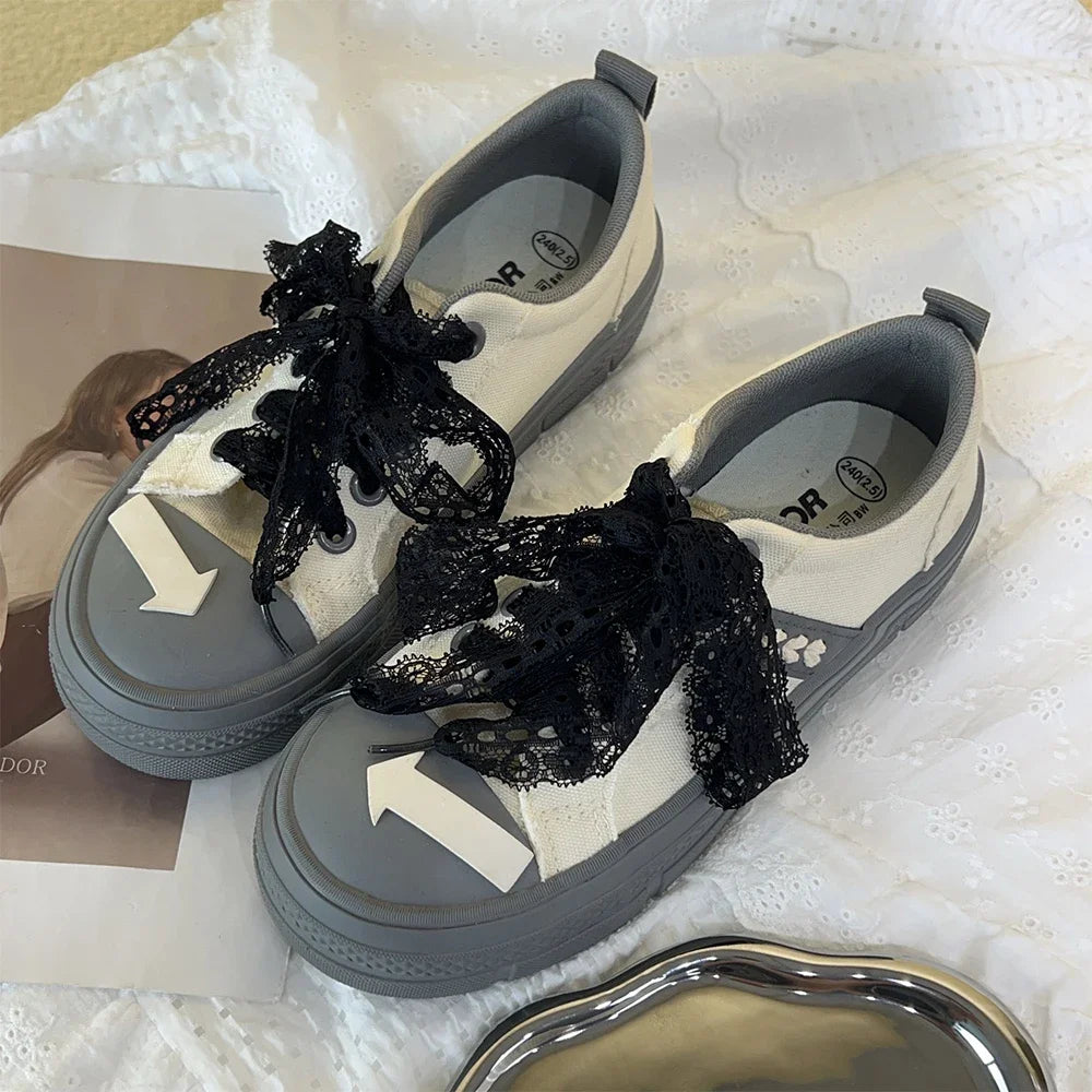 1/4Pairs Fancy Lace 3CM Wide Flat Shoelaces Sneakers Women Casual Shoes Black White Fashion Shoe Strings Replacement Accessories