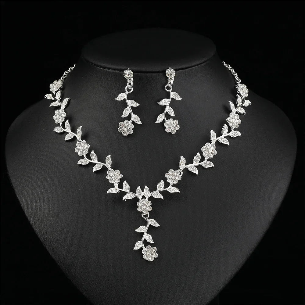 Sweet Jewelry Set Exquisite Rhinestone Pendant Banquet Party Women Fashion Romantic Crystal Necklace Earring Accessory Set