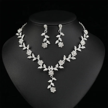 Sweet Jewelry Set Exquisite Rhinestone Pendant Banquet Party Women Fashion Romantic Crystal Necklace Earring Accessory Set