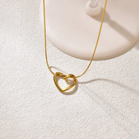 L40 titanium steel hollow heart necklace for women with a light luxury design, heart pendant, temperament, collarbone chain