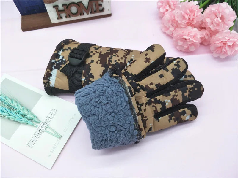 Kids Winter Gloves for Boys Girls 8-12 Years Old Fleece Lined Warm Thick Camouflage Ski Cycling Design Mittens Accessories