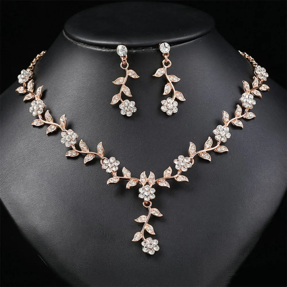 Sweet Jewelry Set Exquisite Rhinestone Pendant Banquet Party Women Fashion Romantic Crystal Necklace Earring Accessory Set