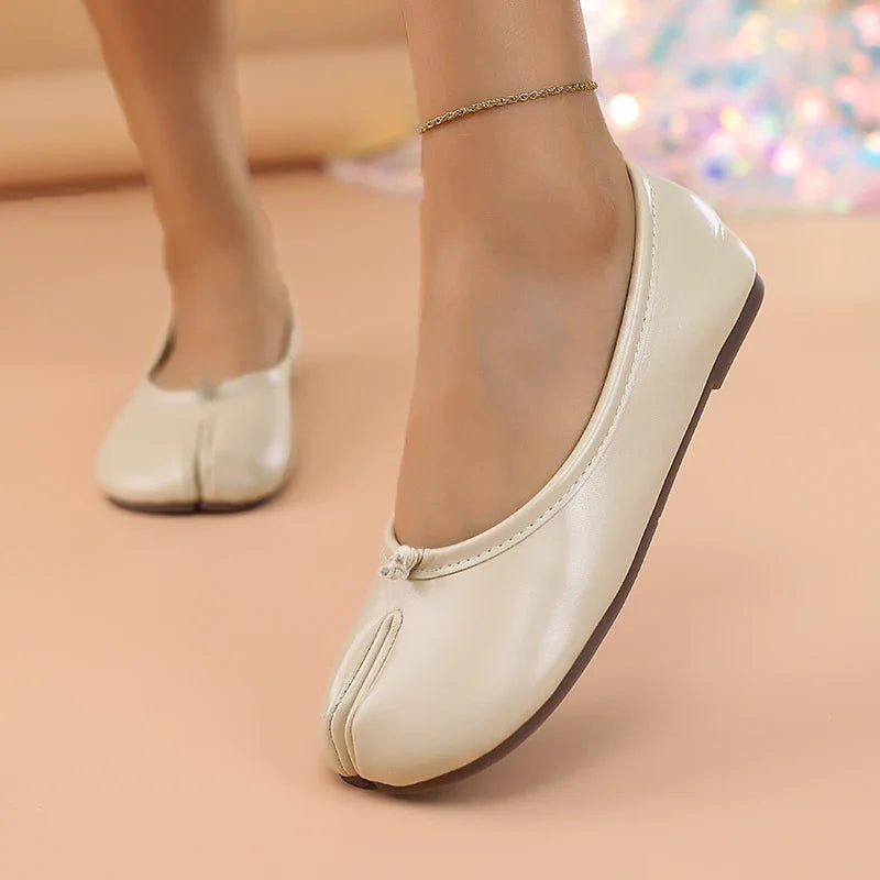 2025 Women's Leather Toe Separator Loafers Flat Comfortable Slip-On Breathable Casual Shoes