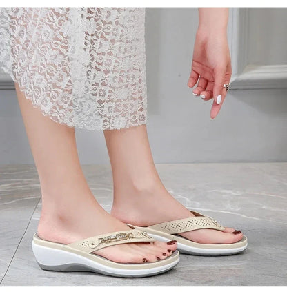 2023 Women's Slippers Summer New Fashion Metal Button Slides Shoes Wedge Beach Sandals Women Outside Platform Leisure Flip Flops