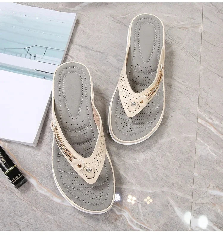 2023 Women's Slippers Summer New Fashion Metal Button Slides Shoes Wedge Beach Sandals Women Outside Platform Leisure Flip Flops