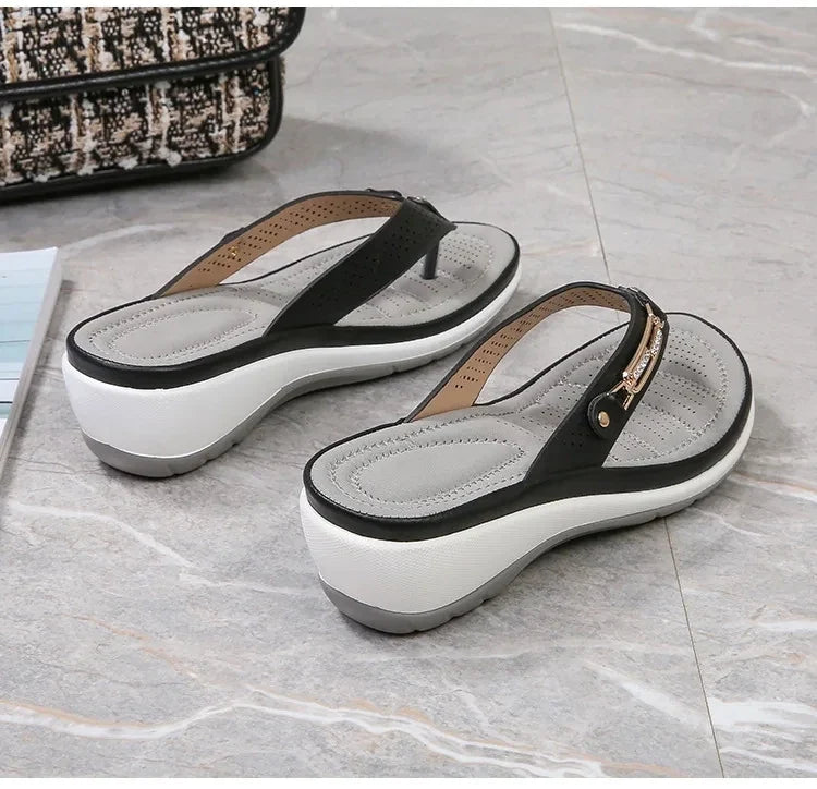 2023 Women's Slippers Summer New Fashion Metal Button Slides Shoes Wedge Beach Sandals Women Outside Platform Leisure Flip Flops