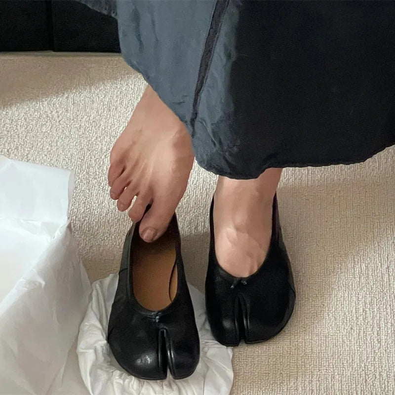 Split Toe Women Ballet Flats Fashion Tabi Shoes Casual Slip-on Loafers Ladies Pleated Leather Espadrilles Zapatillas Mujer
