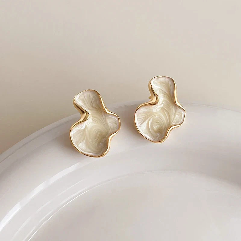 Artistic Abstract White Black Pink Color Cloud Irregular Stud Earring for Women Temperament Ear Jewelry Simple Party Gift