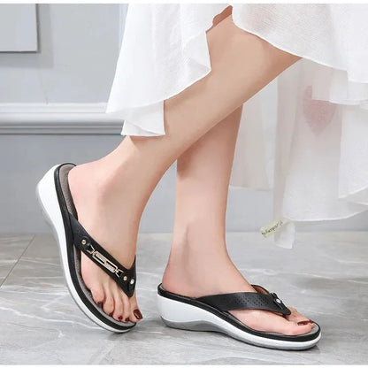 2023 Women's Slippers Summer New Fashion Metal Button Slides Shoes Wedge Beach Sandals Women Outside Platform Leisure Flip Flops
