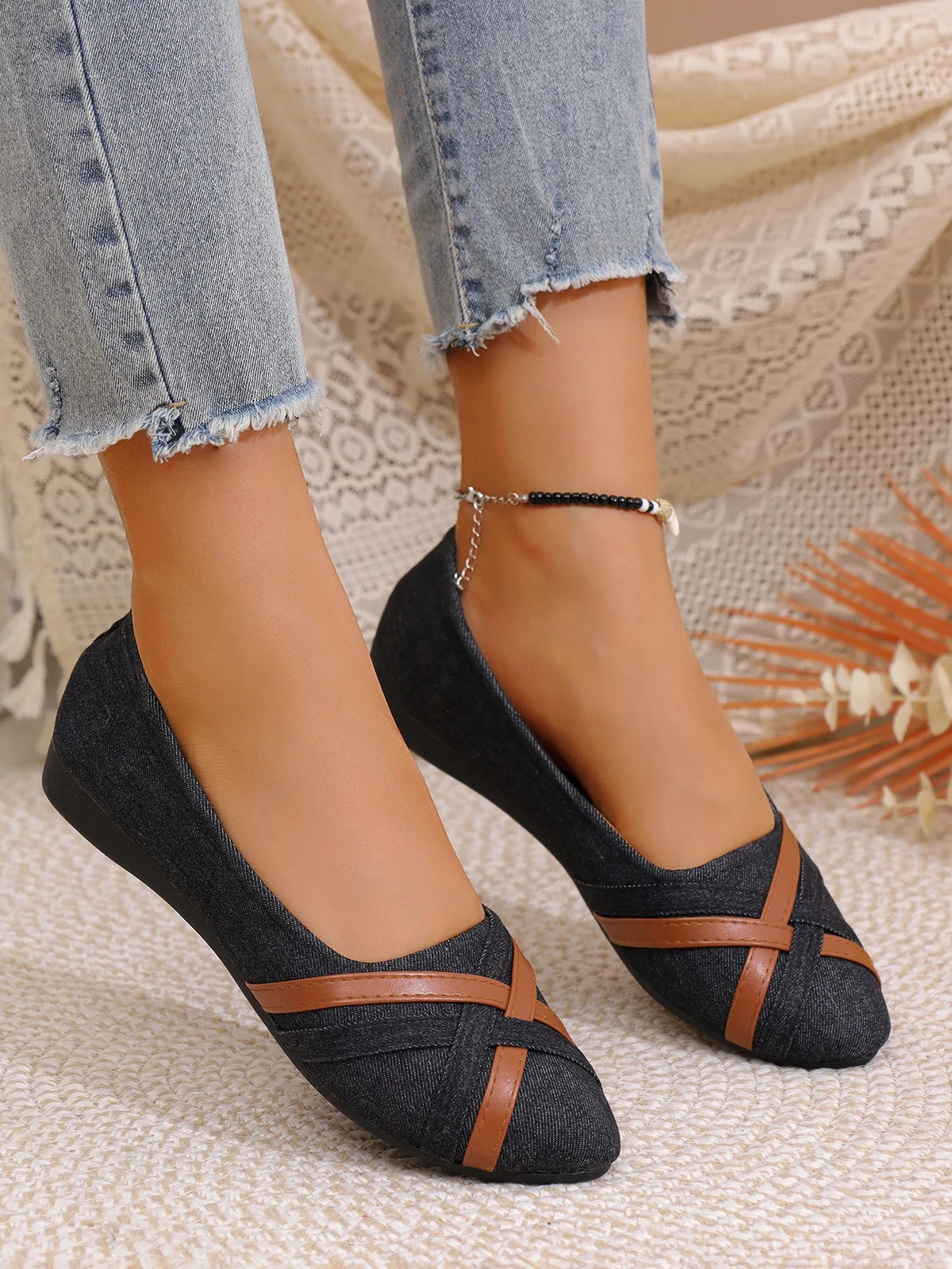 2025 Spring and Autumn New Fashionable Breathable Comfortable Flat Shoes Anti slip Large Women's Shoes Casual Shoes