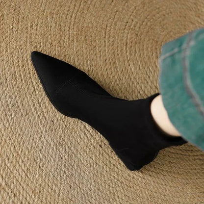 Plus-size women's boots 2025 winter fashion pointed-toe design short boots with zippers on the back, slim low-heeled nude boots