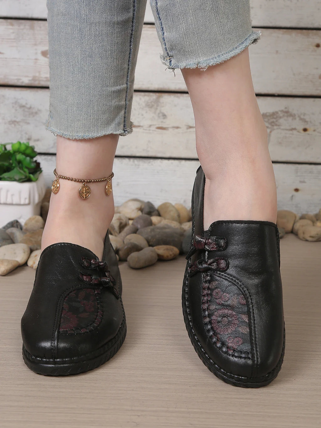 Women's Leather Flat Shoes, Spring and Autumn Women's Loafers, Single Classic Mom Shoes, Anti-Slip Comfortable and Free Shipping
