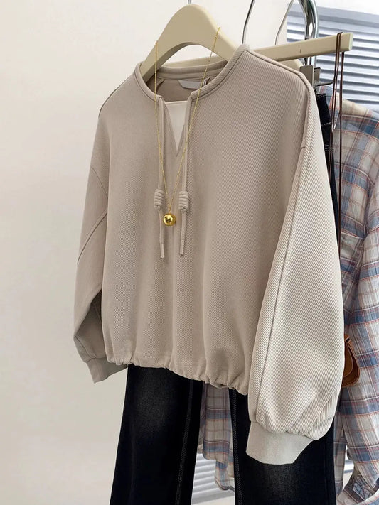 Large size fake two-piece hatless short sweatshirt for women in early autumn 2025 new loose and chic slim long-sleeved top