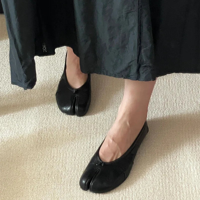 Split Toe Women Ballet Flats Fashion Tabi Shoes Casual Slip-on Loafers Ladies Pleated Leather Espadrilles Zapatillas Mujer