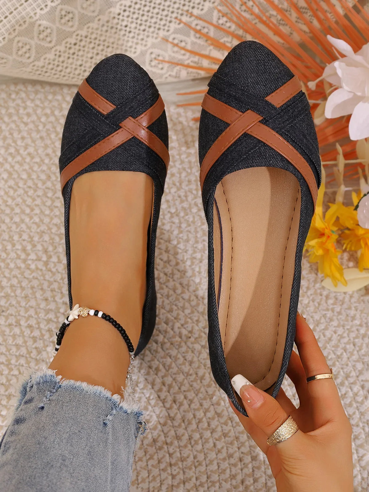 2025 Spring and Autumn New Fashionable Breathable Comfortable Flat Shoes Anti slip Large Women's Shoes Casual Shoes