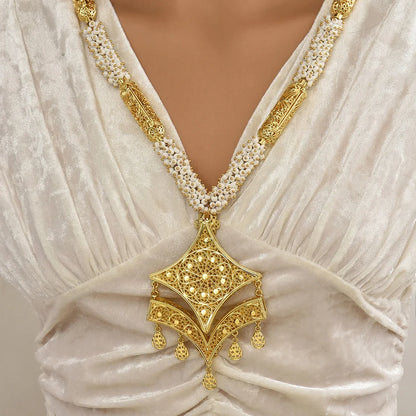 Ethnic Style Handmade Beaded Chain With Double-Layer Droplet-Shaped Pattern Edges As A Pendant For The Bride, A Classic Necklace