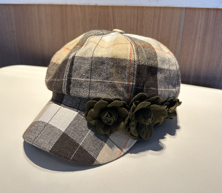 The Checkered Beret Keeps Warm In Autumn And Winter