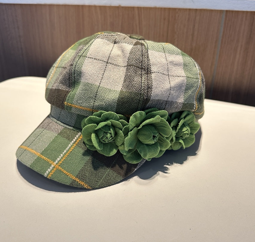 The Checkered Beret Keeps Warm In Autumn And Winter